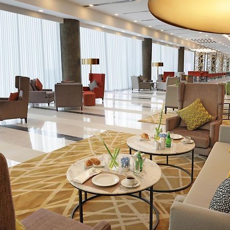 ミレニアム マディーナ エアポート ホテル エクステリア 写真 The lobby of the hotel