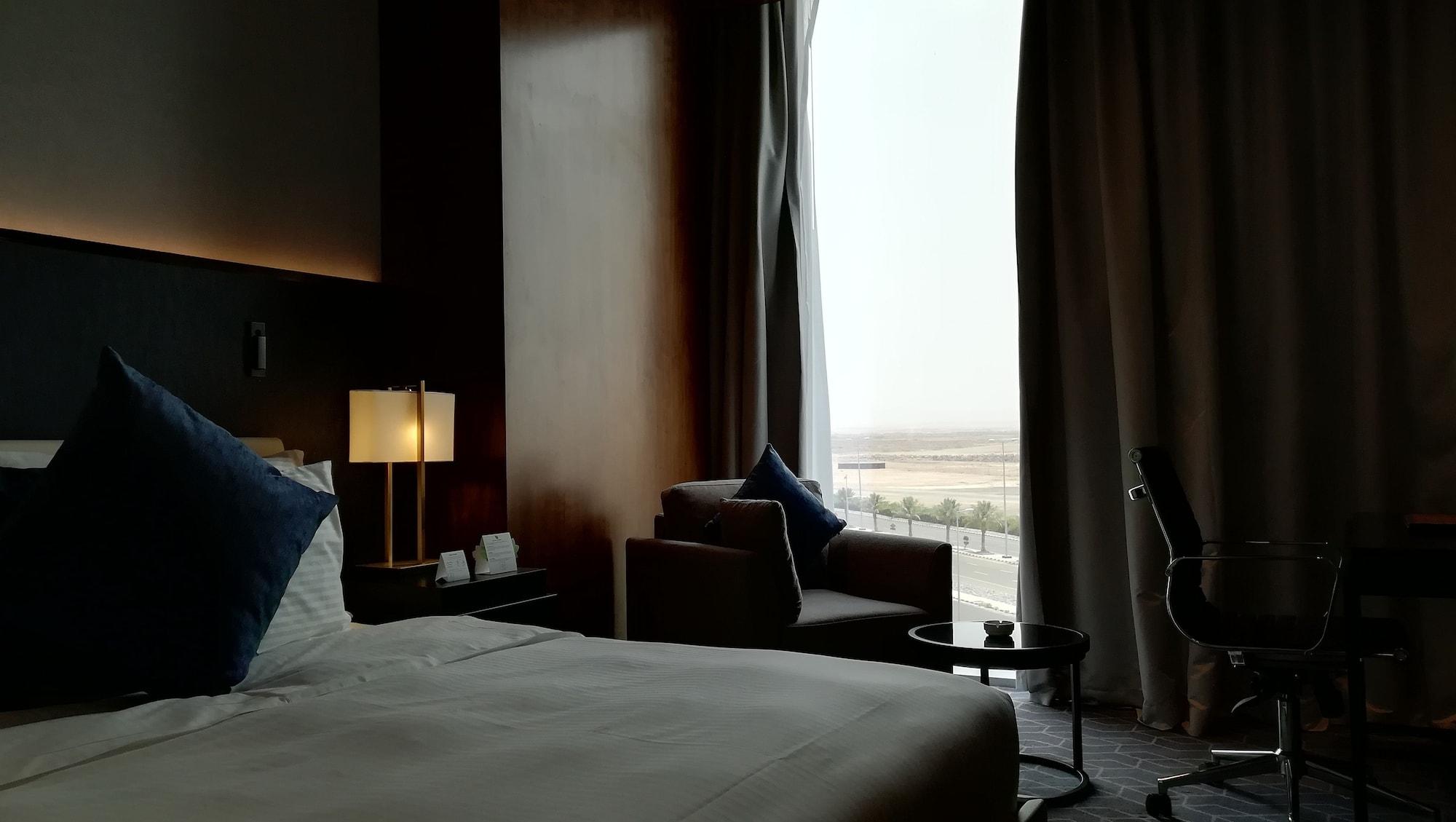 ミレニアム マディーナ エアポート ホテル エクステリア 写真 A room at the hotel